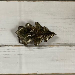 Metal leaf belt buckle